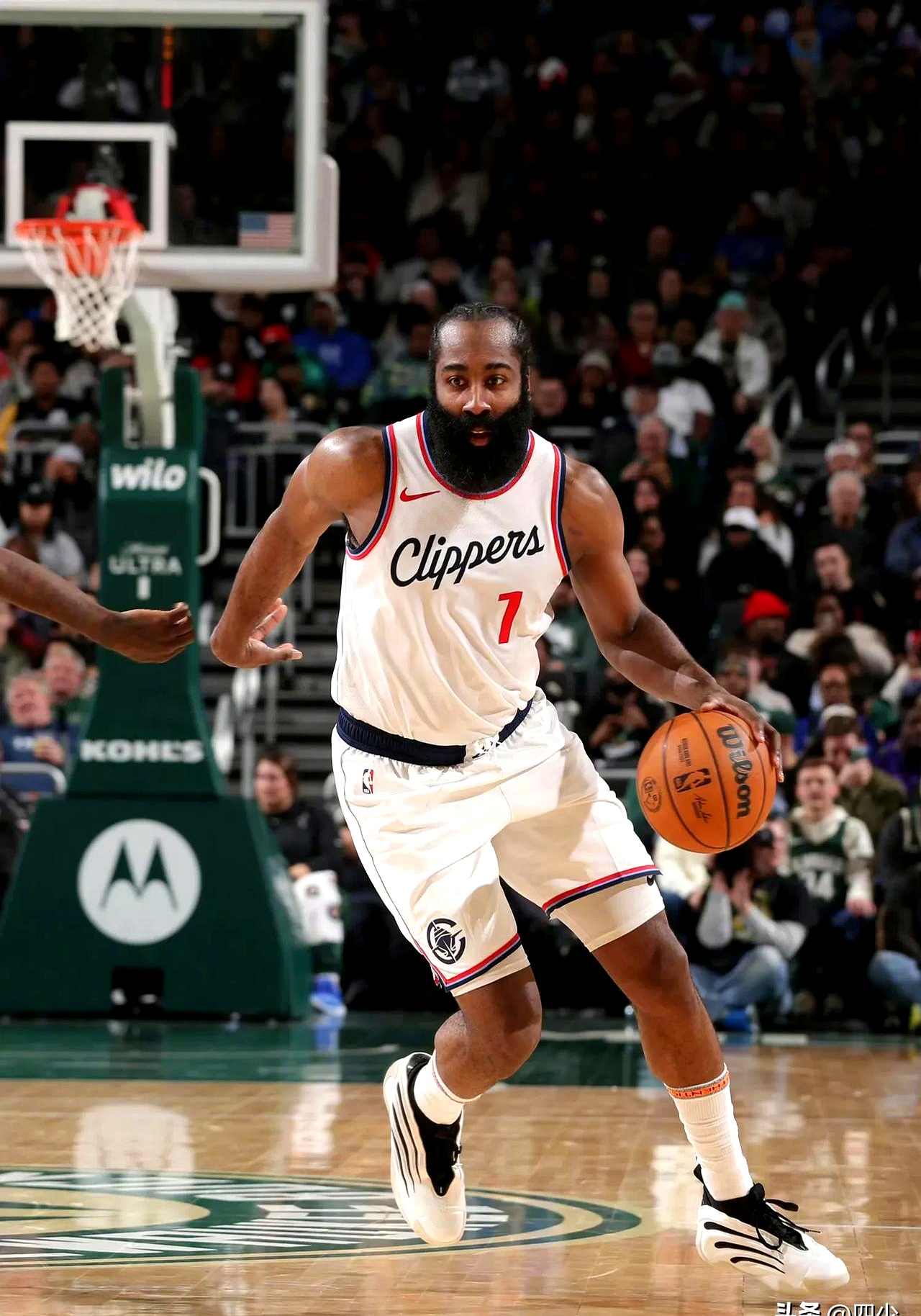 快船外线火力全开,轻取对手胜利的简单介绍 快船外线火力全开,轻取对手胜利的简单介绍