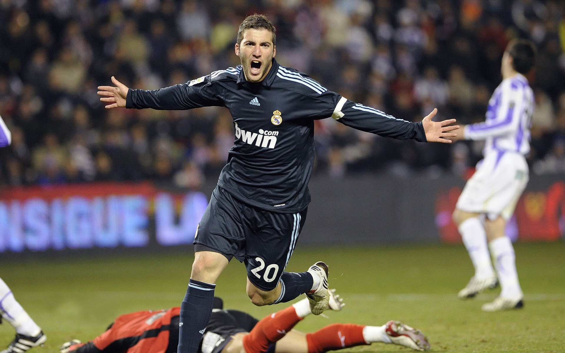 黄喜灿一锤定音，波兰战术体系完美压制摩纳哥