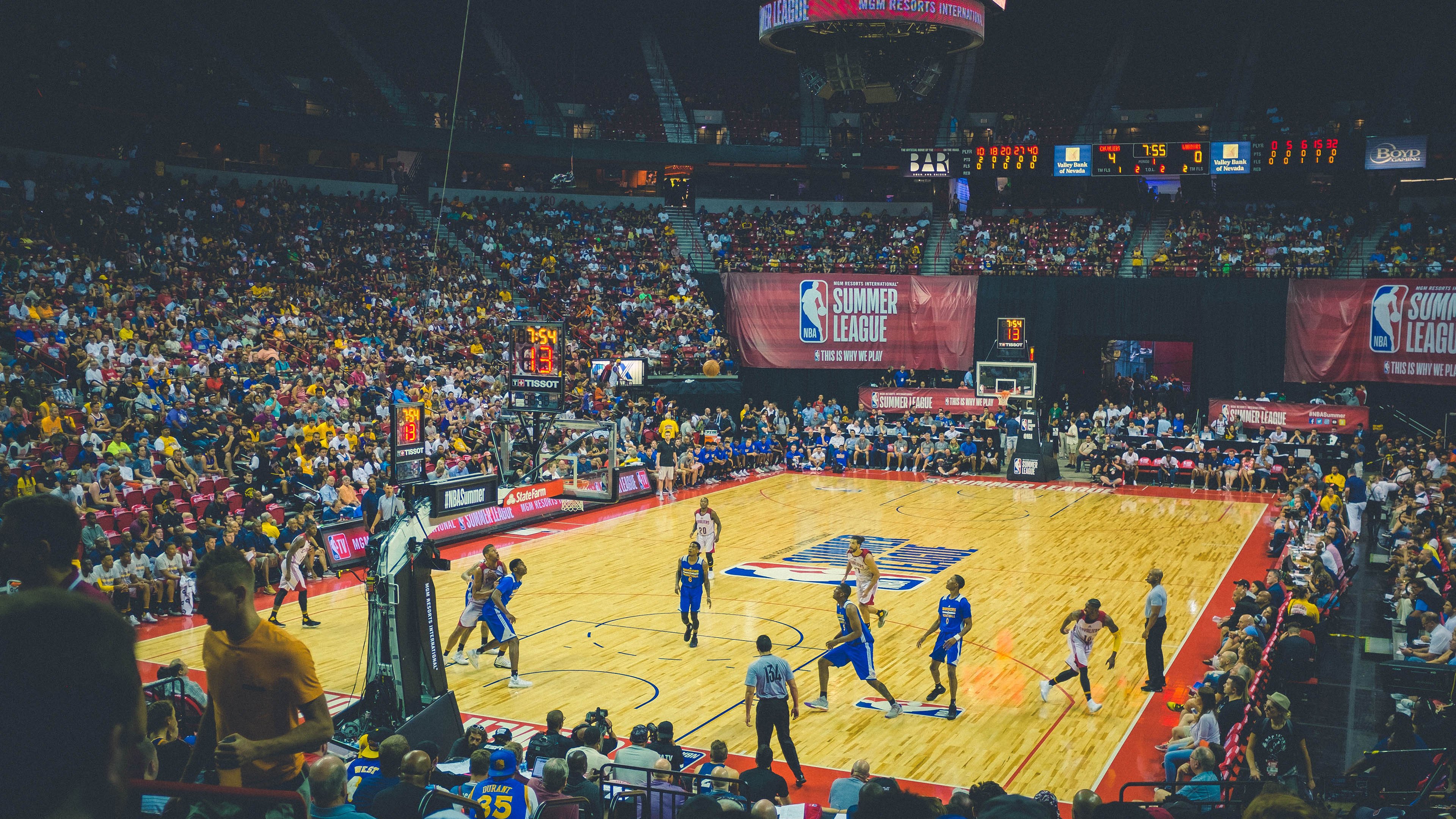 杰伦·格林惊艳四座，雄鹿掀翻国王，新生代与老牌劲旅的华丽交响